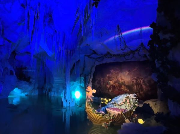 Venusgrotte mit Kahn im Schloss Linderhof, UNESCO Weltkulturerbe