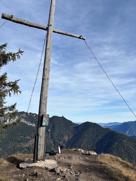 Gipfelkreuz Ochsensitz, Ammergebirge, Familienwanderung bei Garmisch