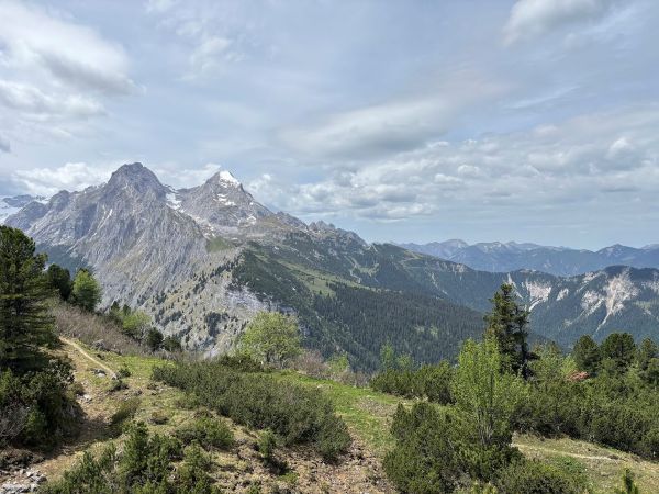 Blick zur Alpspitze vom Königsschloss am Schachen